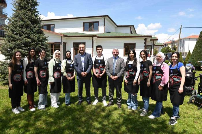 Başkan Aşgın, Engelli Öğrencilerle Yemek Yaptı