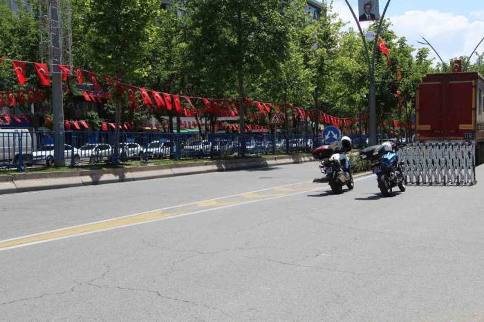 Batman’da Cumhurbaşkanı’nın Katılacağı Mitingin Hazırlıkları Devam Ediyor