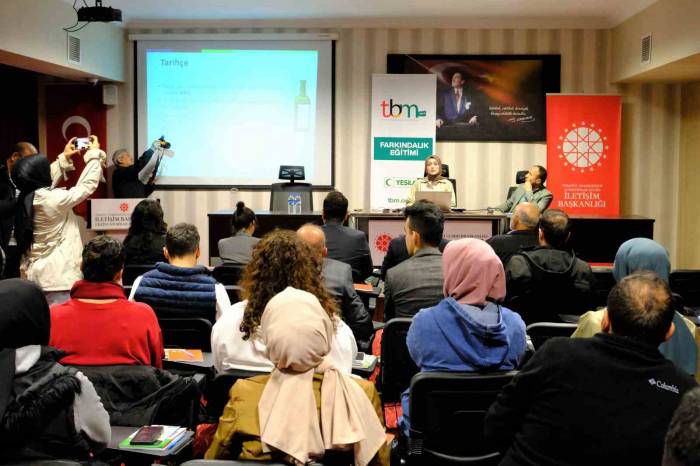 Basın Mensuplarına Sosyal Medya Bağımlılığı Anlatıldı