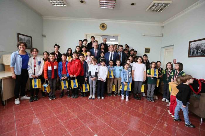 Zeka Oyunları Turnuvasında Dereceye Girenlere Ödül