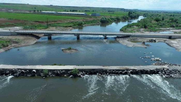 Sarılar Köprüsü 16 Mahalleyi Birleştirdi