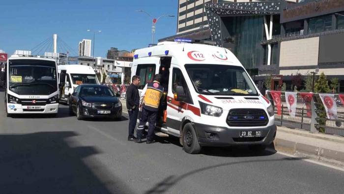 Elazığ’da Trafik Kazası: 2 Yaralı