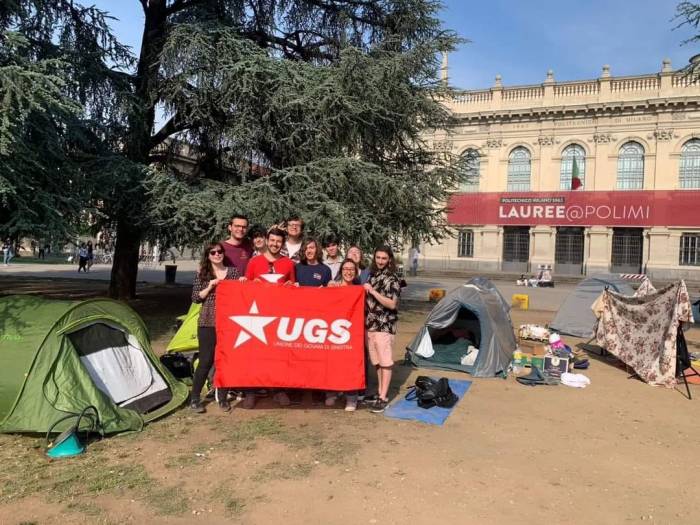 İtalyan Öğrencilerden “çadırlı” Kira Protestosu