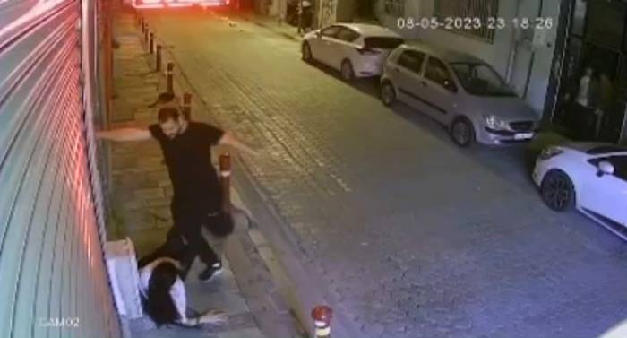 İzmir’de Sokak Ortasında Kadına Öldüresiye Şiddet Kamerada