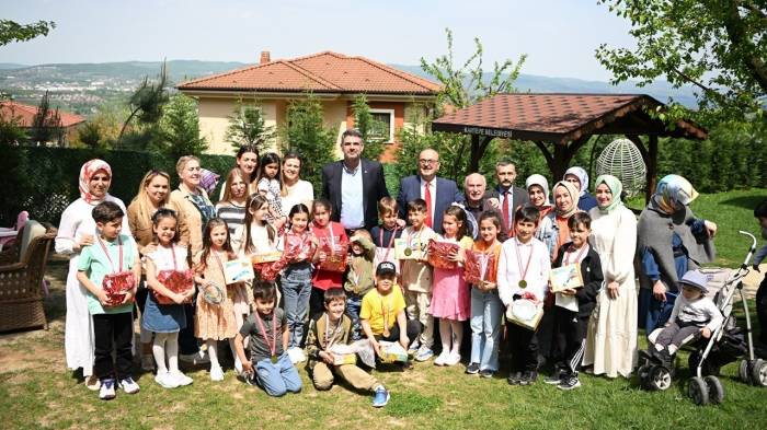 Halk Oyunları Yarışmasında Birinci Olan Minikler Başkan Kocaman’ın Misafiri Oldu