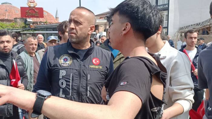 Chp Mengen İlçe Teşkilatı’nın Pankartları Yüzünden Alanı Göremeyince Duruma Tepki Gösterdi