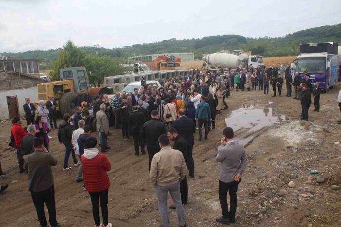 Bakan Özer: "ünye-akkuş-niksar Yolu Ekonomi Çarkı İçin Akdeniz’i Karadeniz’e Bağlayan Bir Yoldur"