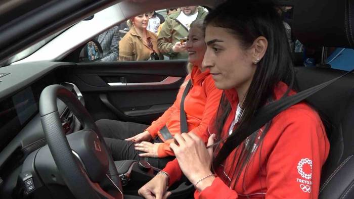 Milli Sporcu Togg’la Bir Tur İstedi, Bakan Varank Anahtarı Verdi
