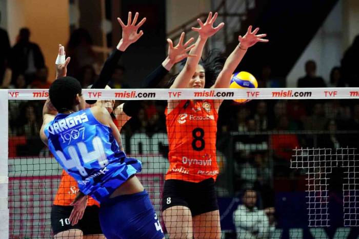 Fenerbahçe Opet, Final Serisinde 2-0 Öne Geçti