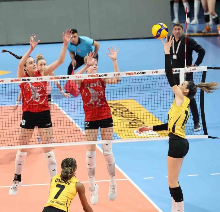Sultanlar Ligi: Vakıfbank: 3 - Thy: 1