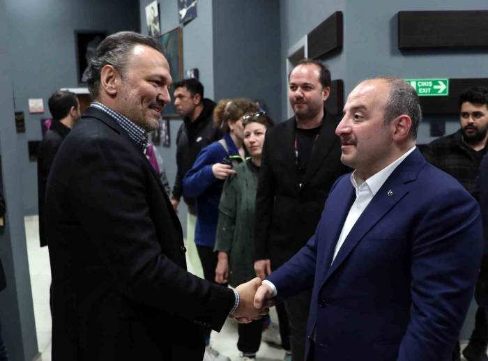 Bakan Varank, Güldür Güldür Show’un Uzay Skecini Yerinde İzledi