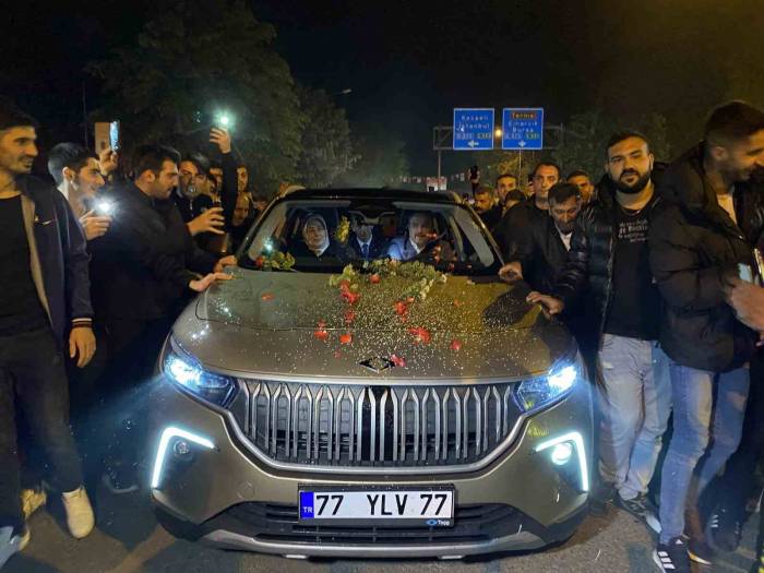 Yalova’da Türkiye’nin Yerli Ve Milli İlk Otomobili Togg İzdihamı