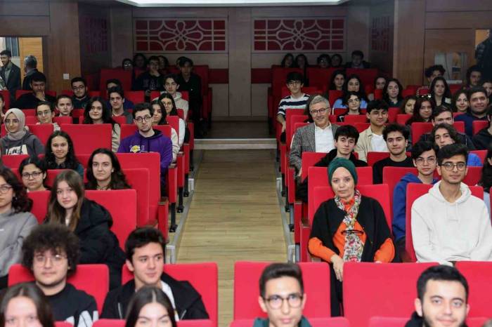 Eyüpsultan Belediyesi’nden Lise Son Sınıflara Eğitim Desteği