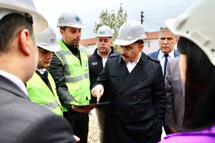 Vali Dr. Kızılkaya Okul İnşaatlarını İnceledi