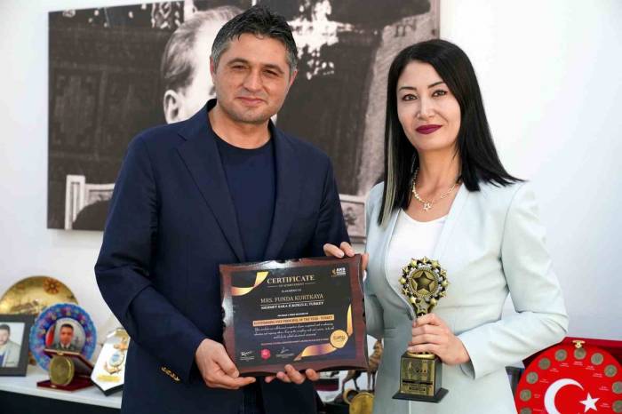 Aliağa’nın Ödüllü Öğretmeni Funda Kurtkaya’dan Başkan Acar’a Teşekkür Ziyareti