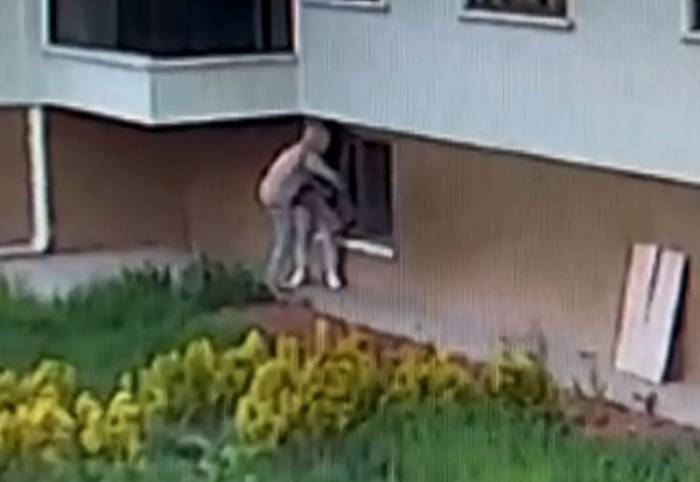 Güvenlik Kamerasını Kırıp Bisikletleri Çaldılar