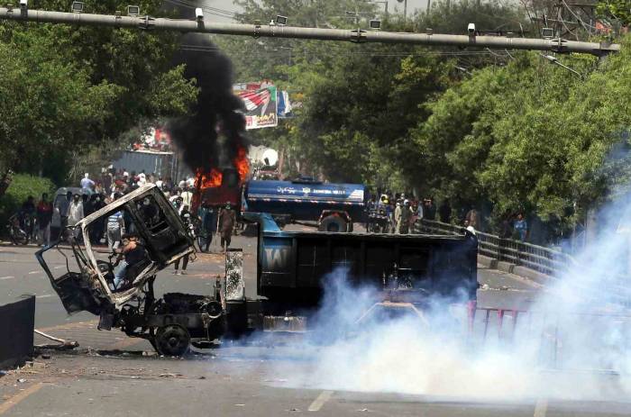Pakistan’daki Protestolarda Can Kaybı 8’e Yükseldi