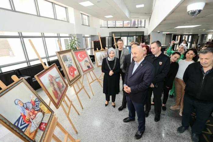 Anneliği Resimlerde Anlattılar