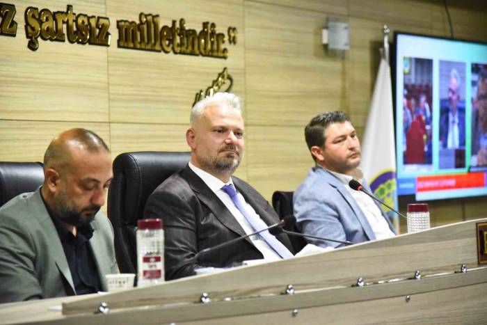 Menemen’deki Öğrencilere 5’er Bin Lira Başarı Ödülü