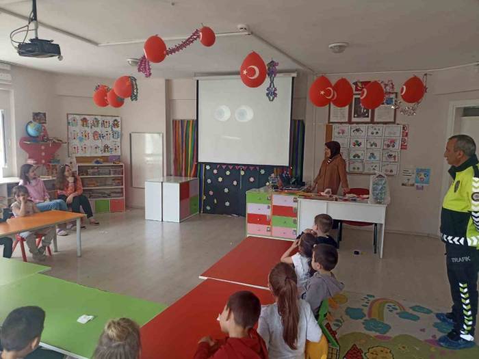 Osmaneli’nde Minik Öğrencilere Trafik Eğitimi Verildi