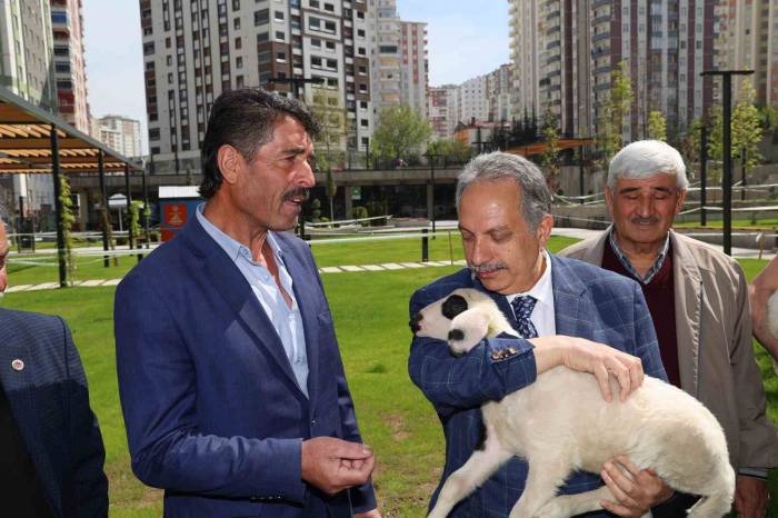 Başkan Yalçın’a ‘çiftçiler Günü’ Sürprizi