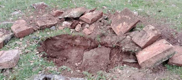 Tunceli’de Tarihi Mezarlıkta Kaçak Kazı