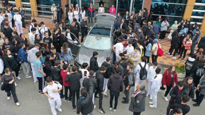 Tuzla’da Yerli Otomobil Togg’a Yoğun İlgi