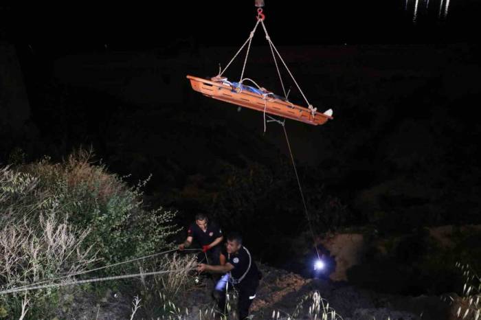 Kayıp Olan Bilgisayar Teknisyeni, 30 Metre Yamaçtan Yuvarlanmış Halde Yaralı Olarak Bulundu