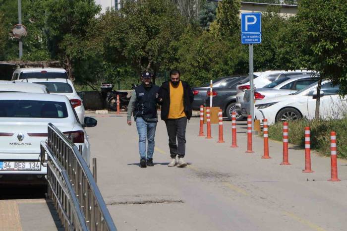 Bir Araca 12 Kaçak Göçmen Sığdırmışlar: 3 Şüpheli Tutuklandı