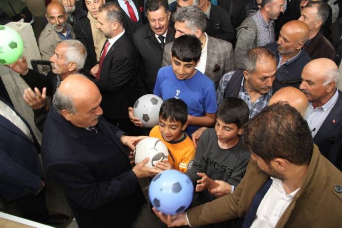 Ak Parti Milletvekilleri Seçim Çalışmalarına Köylerde Devam Ediyor