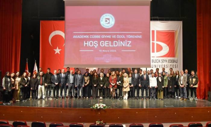 Bşeü’de ‘akademik Cübbe Giyme Ve Ödül Töreni’ Yapıldı