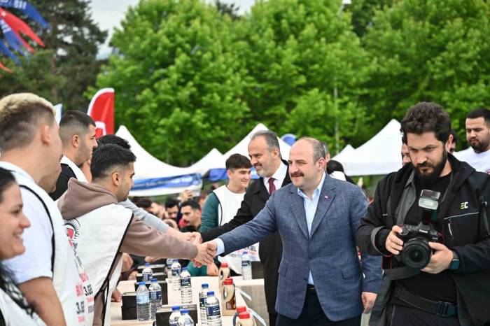 7 Dakikada 7 Pide Yedi, 5 Çeyrek Altın Kazandı
