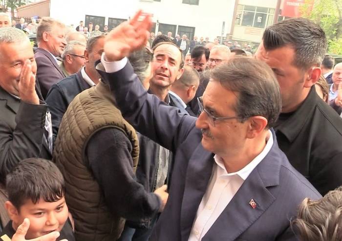 Bakan Dönmez, Baba Ocağı Gölpazarı’nda Partililerle Bir Araya Geldi