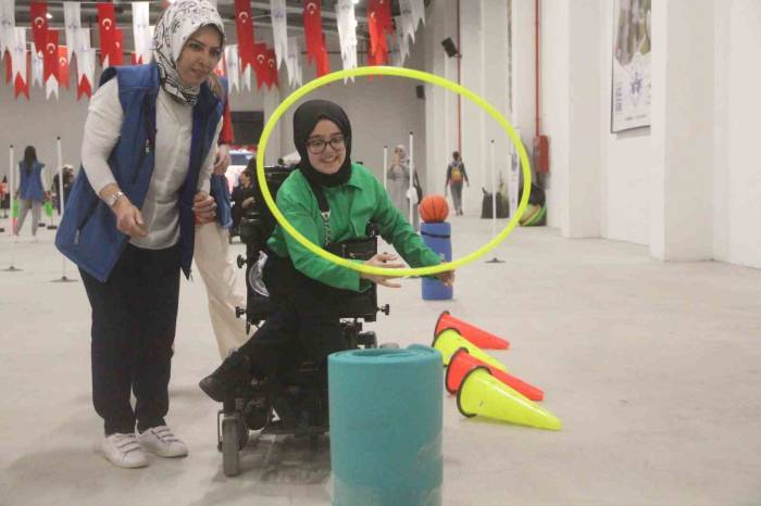 Elazığ’da Engelli Bireyler Doyasıya Eğlendi