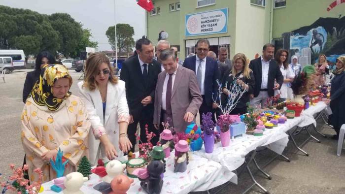 Manisa’nın İlk Köy Yaşam Merkezinde Yıl Sonu Sergisi Açıldı
