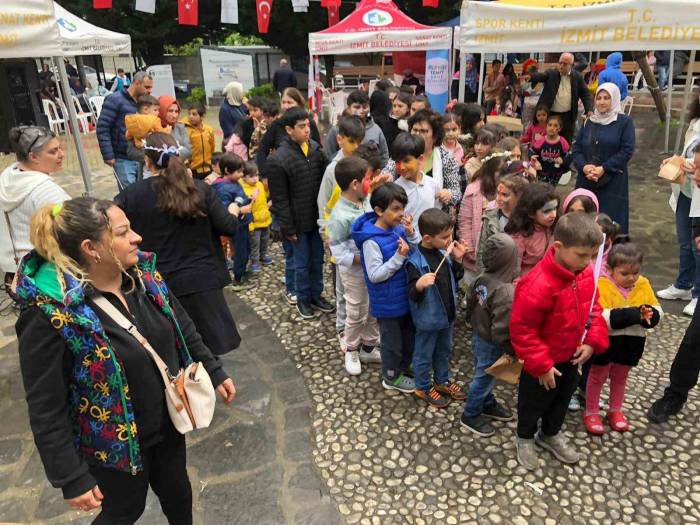 İzmit’te Depremzede Minikler İçin "çocuklar Gülsün" Etkinliği