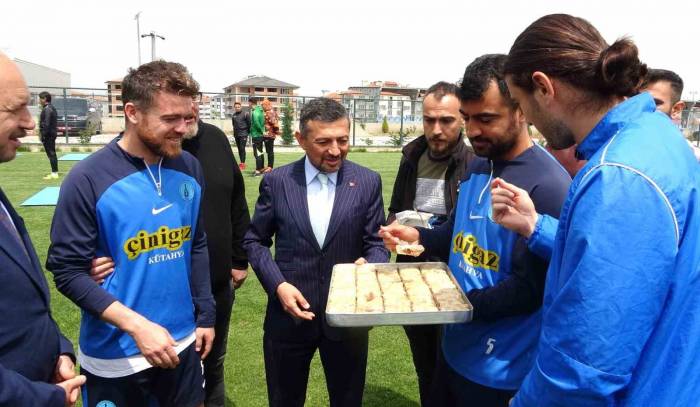 Milletvekili Erbaş’tan Şampiyonluk Mücadelesi Veren Belediye Kütahyaspor’a Tam Destek