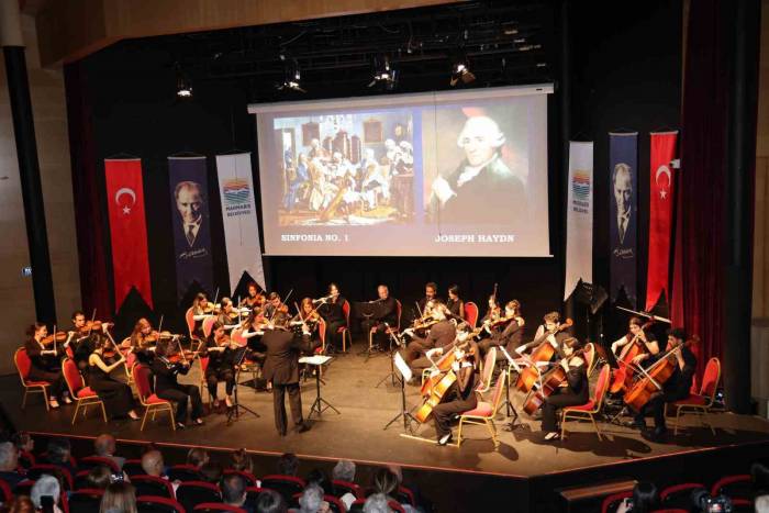 Marmaris’te “bahar Konseri” Dinleyicileriyle Buluştu