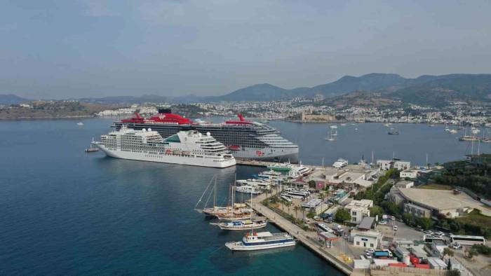 Ünlü İş Adamı Richard Branson’a Ait Dev Yolcu Gemisi Bodrum’da