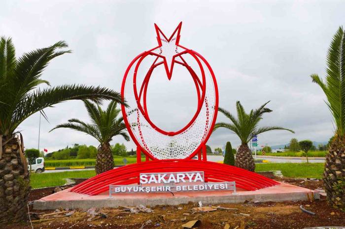 Sakarya’nın Simge Noktaları Ay Yıldızla Süsleniyor