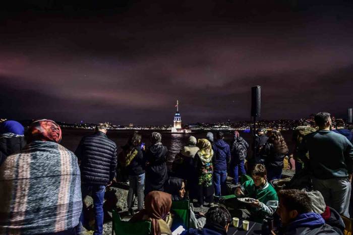 Kız Kulesi Işık Gösterileriyle Yeniden İstanbullularla Buluştu