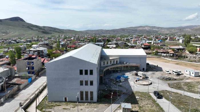 İpekyolu Halk Kütüphanesinin İnşaat Alanında Çalışmalar Sürüyor