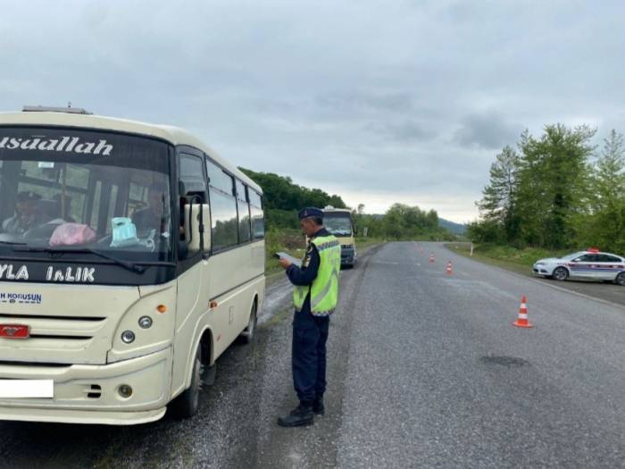 Jandarma Ekipleri Sürücüleri Denetledi