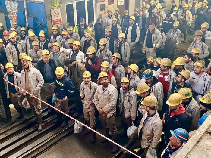Madenciler 30. Dönem Toplu İş Sözleşmesi Sevincini Yaşadı