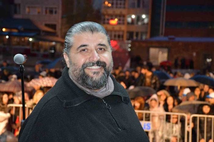 Ardahan’da Sağanak Yağışa Rağmen Mustafa Özarslan Coşkusu