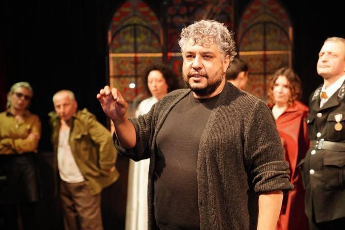 Ayvalık Belediye Tiyatrosu İki Ödül Birden Kazandı