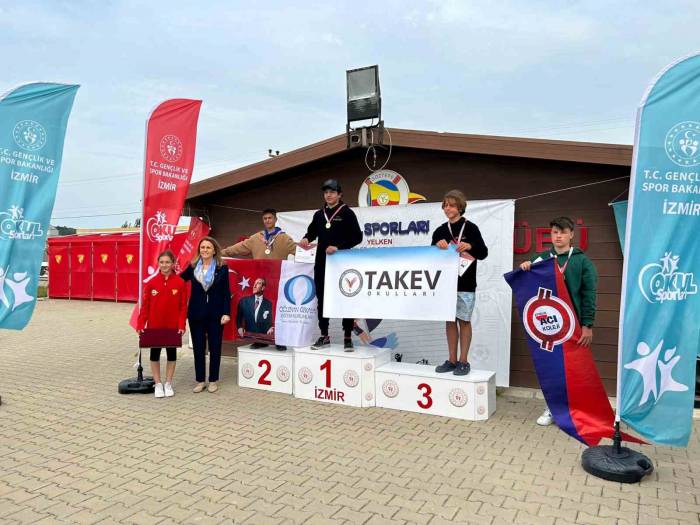 Ayvalıklı Yelkenci Nurhayat’tan Yepyeni Bir Başarı Daha