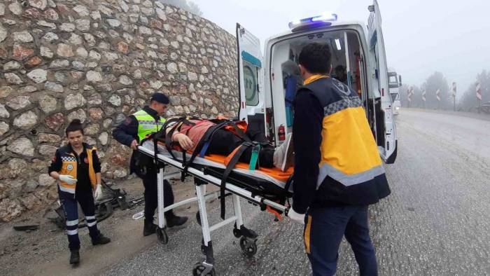 Hastaneye Giderken Hastanelik Oldular: 2 Yaralı