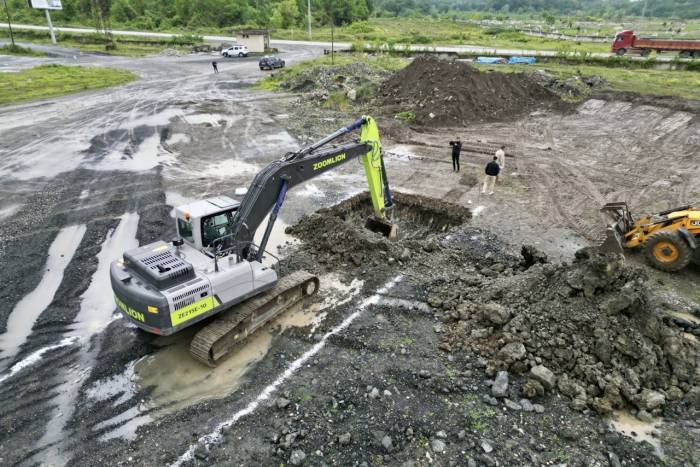 Çarşamba Tekstilkent’te Kazma Vuruldu