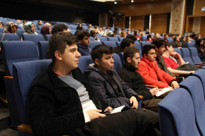 "tarihi Romanlaştıran Yazar" Esenler’de Anıldı